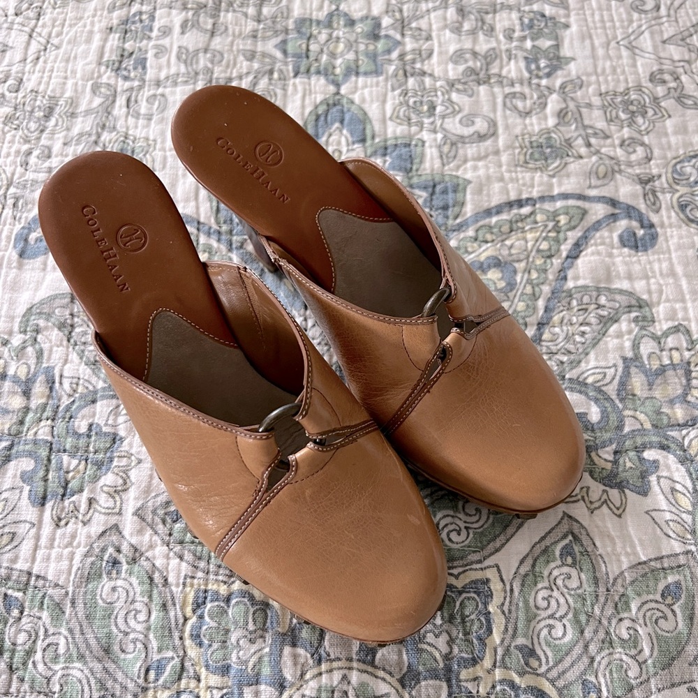 Cole Hahn tan leather wooded heel clog size 7.